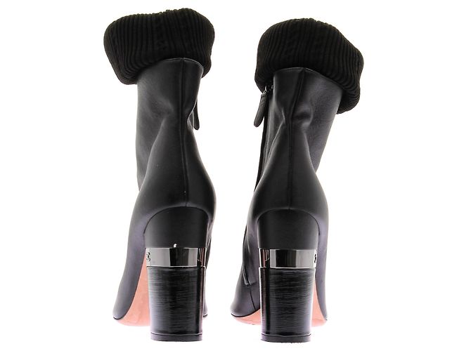 Botines de tacón Chanel en cuero negro - vista 5
