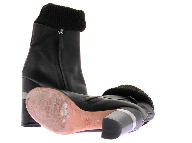 Botines de tacón Chanel en cuero negro - vista 7
