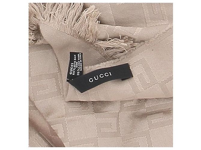 Sciarpa in seta beige con monogramma Gucci - vista 6