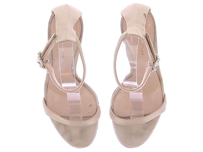 Décolleté Gianvito Rossi in satin beige con cinturini decorati - vista 6