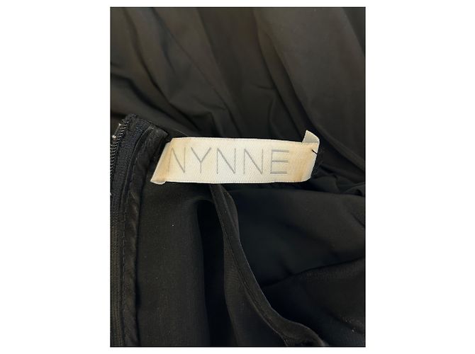 Autre Marque NYNNE Schwarzes Maxikleid mit gerafften Ärmeln - Ansicht 5