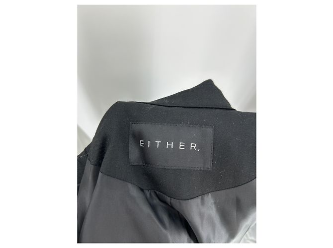Autre Marque Schwarzer Woll-Trenchcoat mit Gürtel - Ansicht 5