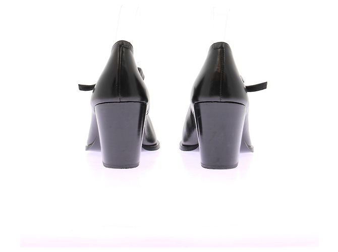 Cos Schwarze Lederpumps mit spitzer Kappe - Ansicht 5