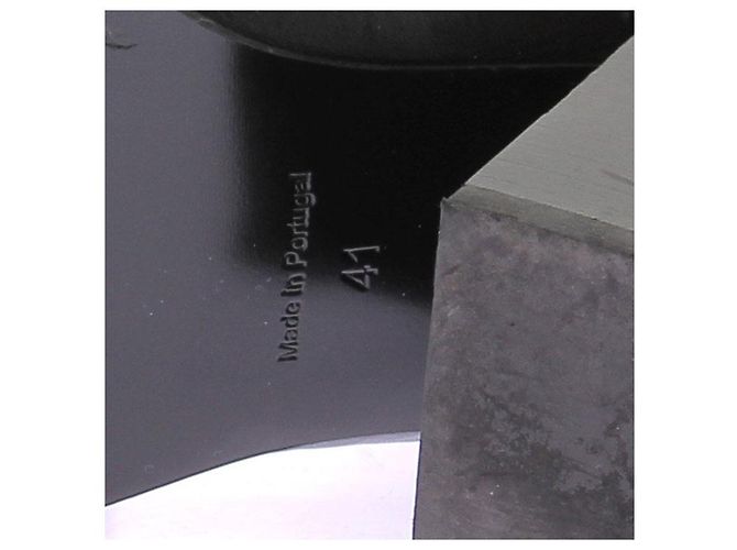 Cos Schwarze Lederpumps mit spitzer Kappe - Ansicht 8