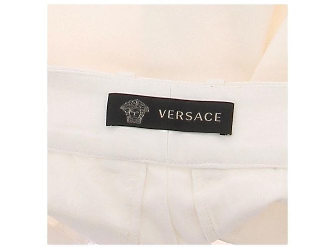 Pantaloncini bianchi in cotone con perle Versace - vista 7