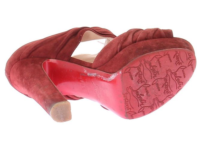 Christian Louboutin Sandali con tacco in camoscio rosso - vista 6