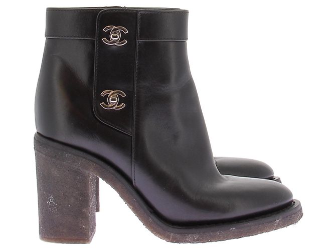 Botines de tacón de cuero negro Chanel con cierre CC - vista 2