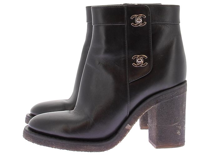 Botines de tacón de cuero negro Chanel con cierre CC - vista 3
