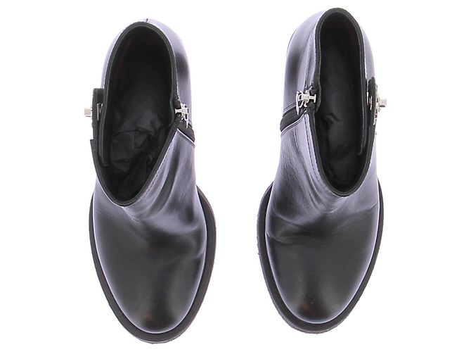 Botines de tacón de cuero negro Chanel con cierre CC - vista 6