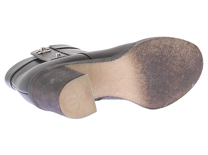 Botines de tacón de cuero negro Chanel con cierre CC - vista 7