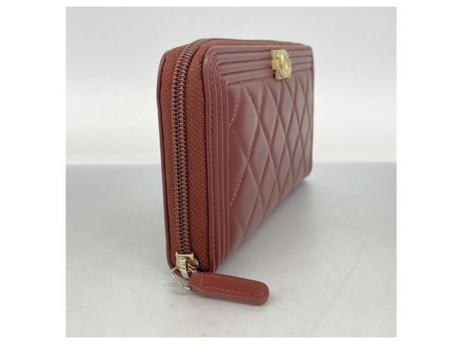 Cartera Larga Chanel Boy en Burdeos - vista 2