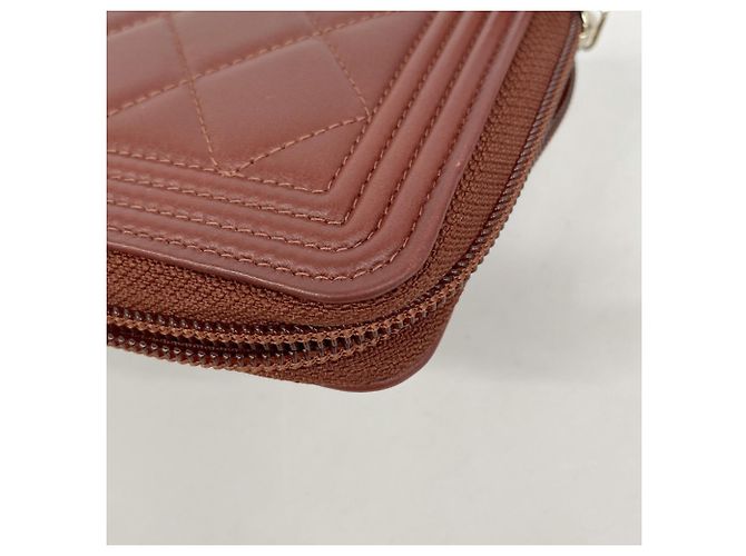 Cartera Larga Chanel Boy en Burdeos - vista 5
