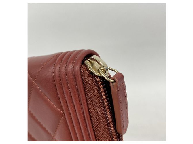 Cartera Larga Chanel Boy en Burdeos - vista 6