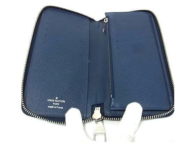 Cartera larga de cuero Taiga Louis Vuitton Azul - vista 4