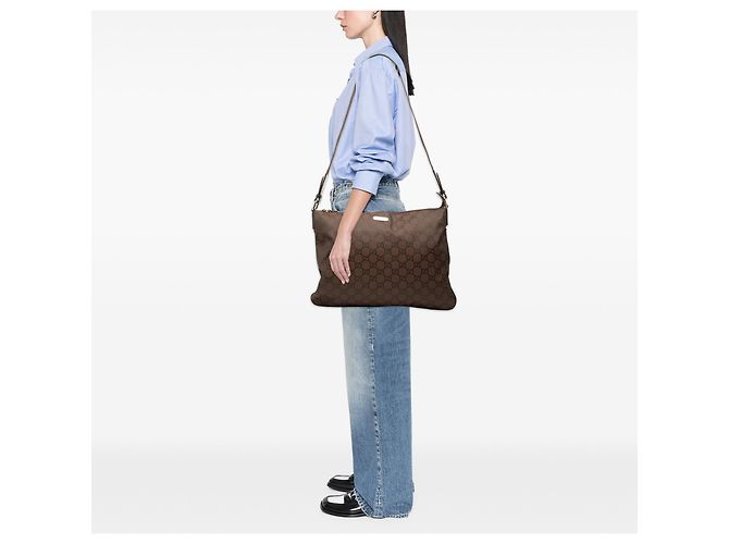 Borsa a tracolla in nylon GG marrone di Gucci Marrone scuro - vista 7