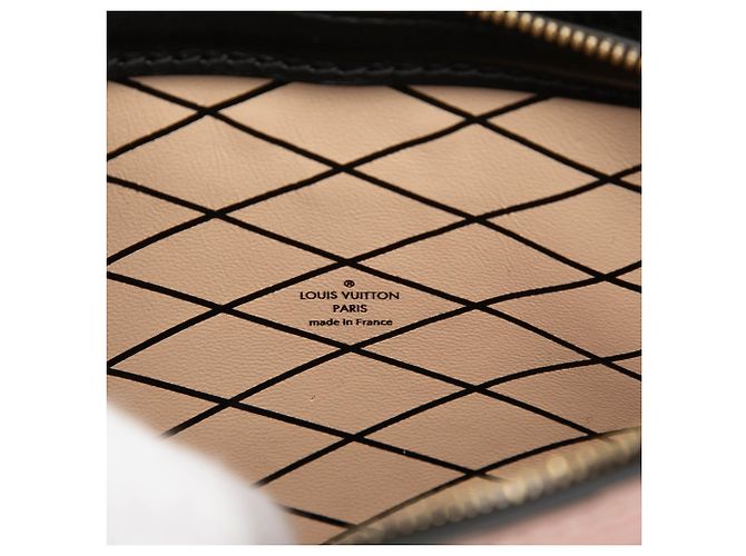 Clutch Trunk Epi Rosa Louis Vuitton - vista 5
