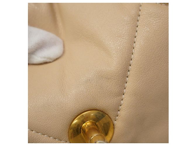 Borsa a spalla in pelle di agnello Chanel 19 in beige - vista 10