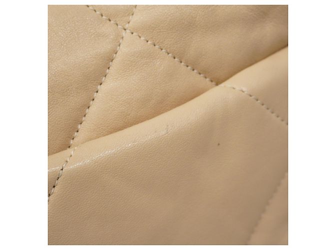 Borsa a spalla in pelle di agnello Chanel 19 in beige - vista 11