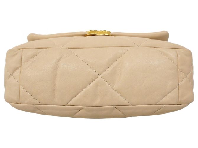 Borsa a spalla in pelle di agnello Chanel 19 in beige - vista 3