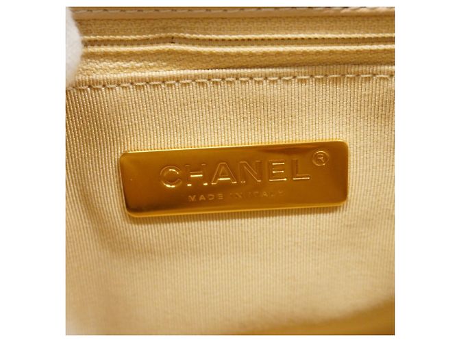 Borsa a spalla in pelle di agnello Chanel 19 in beige - vista 5