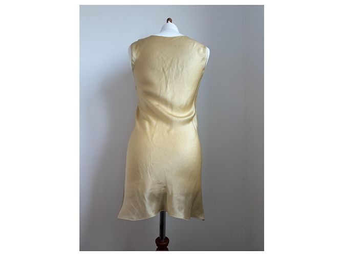 Prada Kleid aus goldenem Metallic-Acetat-Strick - Ansicht 13