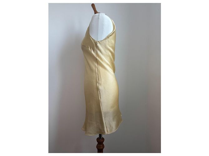 Prada Kleid aus goldenem Metallic-Acetat-Strick - Ansicht 14