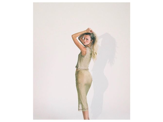Prada Kleid aus goldenem Metallic-Acetat-Strick - Ansicht 18