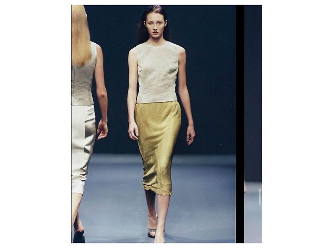 Prada Kleid aus goldenem Metallic-Acetat-Strick - Ansicht 2