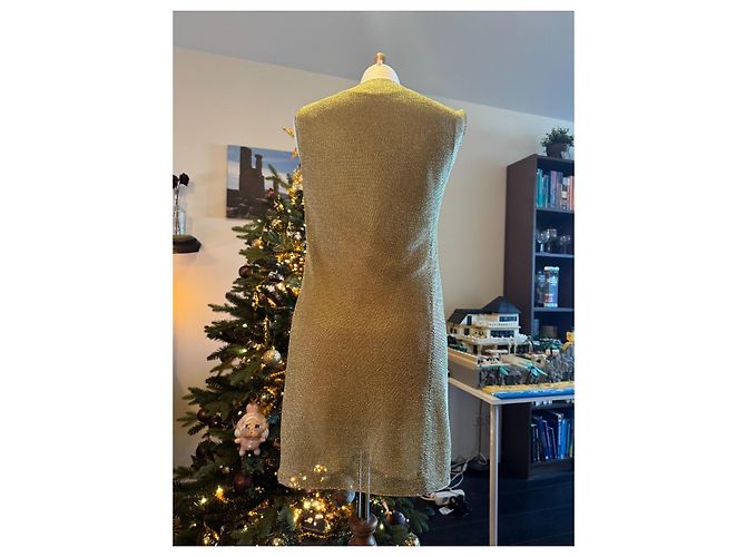 Prada Kleid aus goldenem Metallic-Acetat-Strick - Ansicht 7
