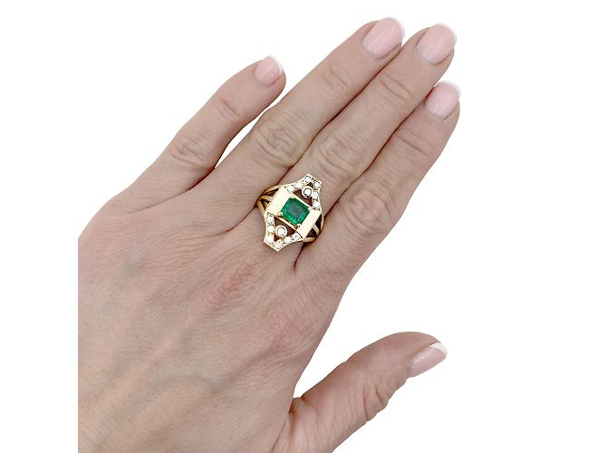 Autre Marque Anello in oro giallo, smeraldo e diamanti. - vista 6