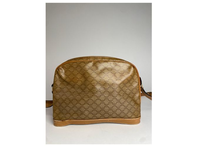 Céline Vintage Celine Paris Triomphe Monogramm Schultertasche aus Kamel-Leder - Ansicht 10