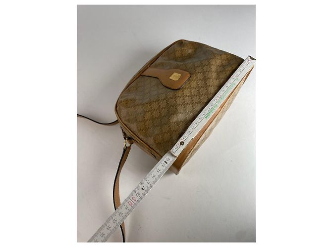 Céline Vintage Celine Paris Triomphe Monogramm Schultertasche aus Kamel-Leder - Ansicht 11
