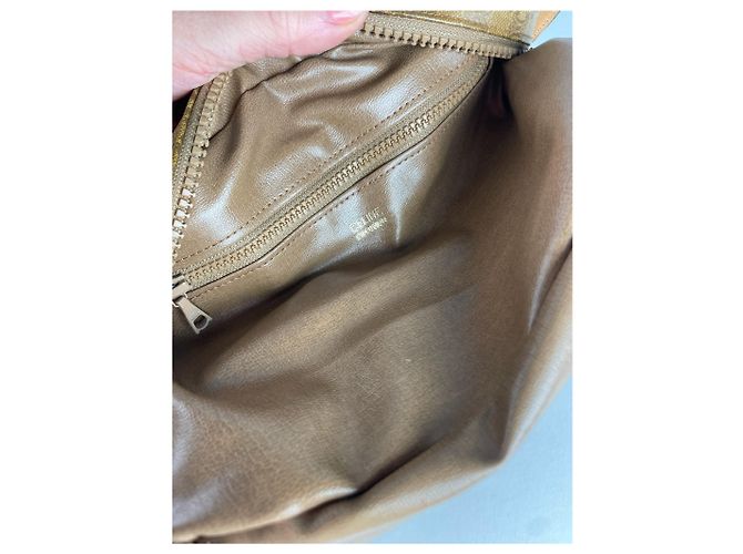 Céline Vintage Celine Paris Triomphe Monogramm Schultertasche aus Kamel-Leder - Ansicht 4