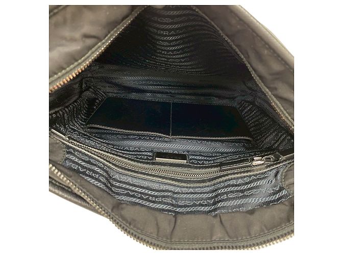 Schultertasche aus Nylon und Saffiano-Leder mit Prada-Dreieckslogo Schwarz - Ansicht 10