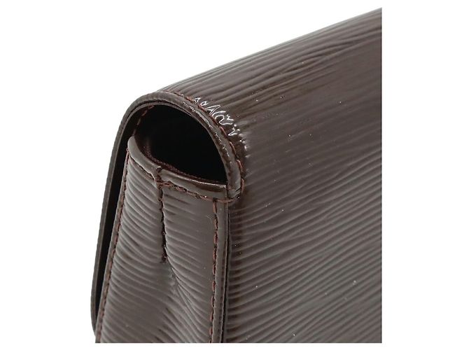 Clutch Epi Elettrico Pochette Sobe Louis Vuitton Marrone - vista 4