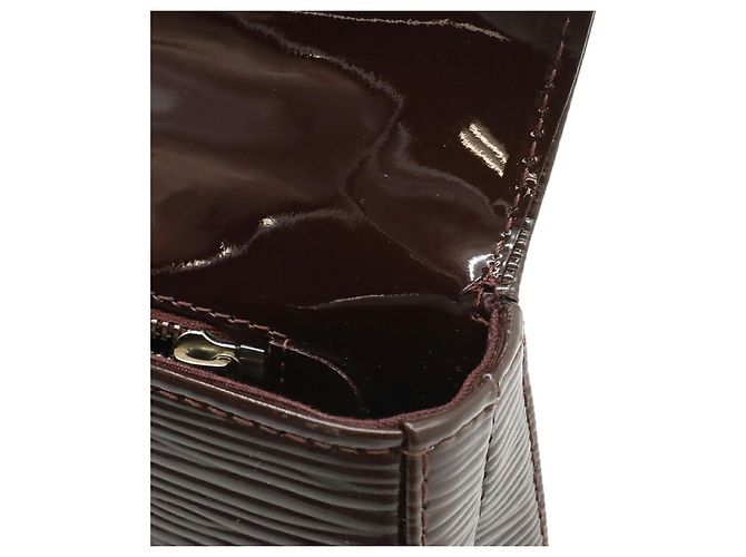 Clutch Epi Elettrico Pochette Sobe Louis Vuitton Marrone - vista 5