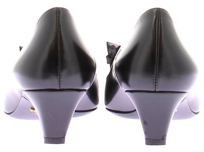Prada Lackleder-Pumps mit floralem Applikation Schwarz - Ansicht 3
