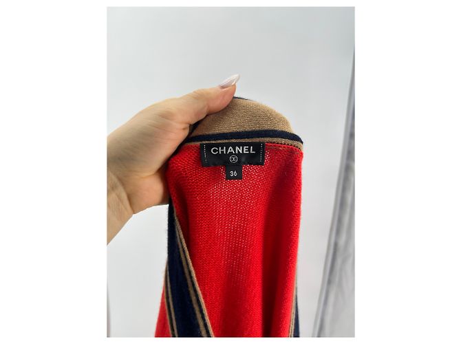 Chanel Langer roter Cashmere-Cardigan - Ansicht 6