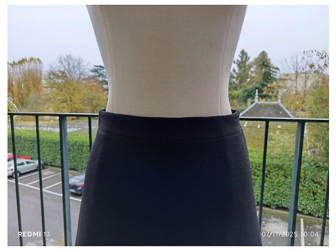Saia Trapézio Miu Miu Preta de Lã com Renda e Pérolas Preto - vista 2