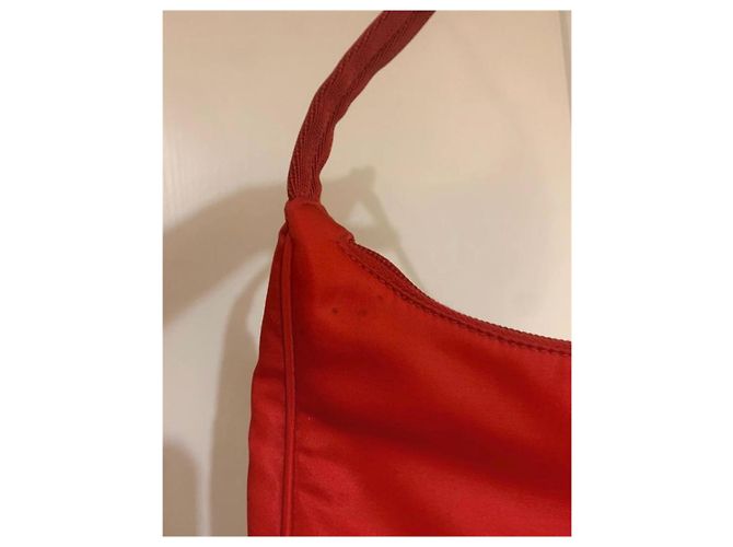 Prada Re-Edition 2000 Handtasche aus rotem Nylon - Ansicht 5