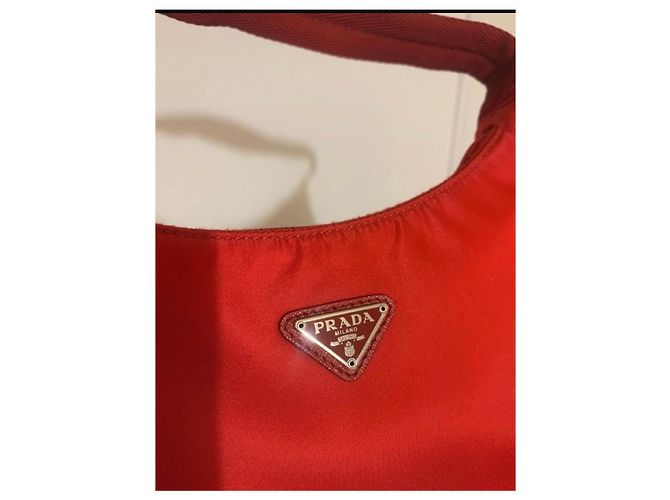 Prada Re-Edition 2000 Handtasche aus rotem Nylon - Ansicht 6