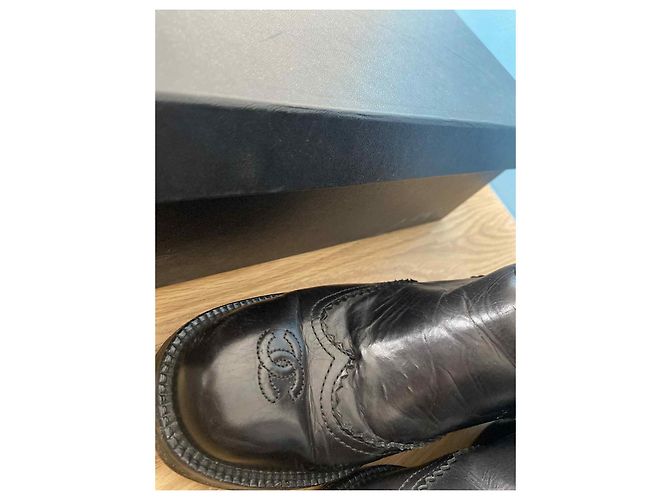 Botas Chanel de cuero negro - vista 2