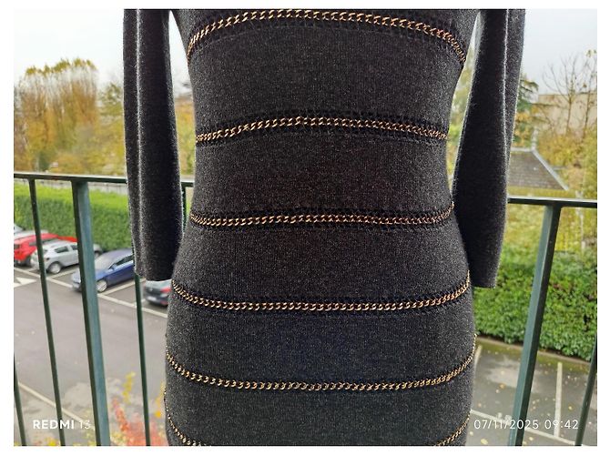 Chloé Kleid aus grauer Merinowolle mit Ketten-Details - Ansicht 3