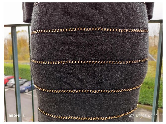 Chloé Kleid aus grauer Merinowolle mit Ketten-Details - Ansicht 4