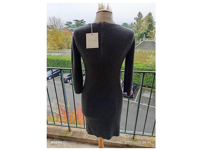 Chloé Kleid aus grauer Merinowolle mit Ketten-Details - Ansicht 5
