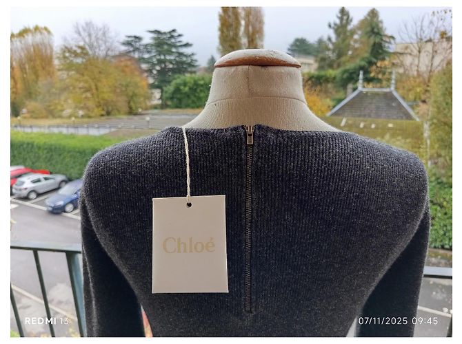 Chloé Kleid aus grauer Merinowolle mit Ketten-Details - Ansicht 7