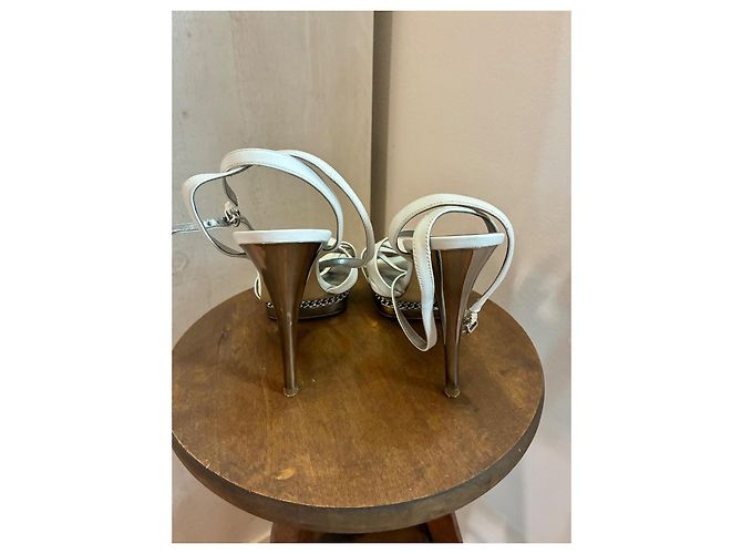 Sandali con tacco Guess in pelle bianco e argento 40 - vista 3