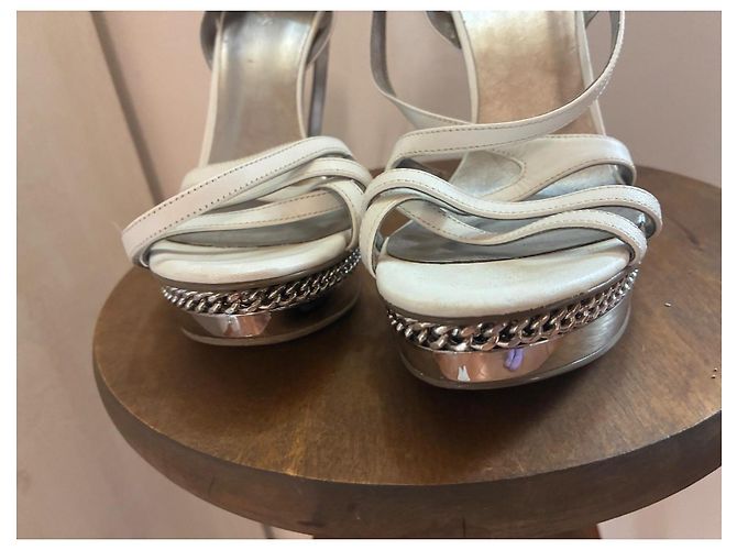 Sandali con tacco Guess in pelle bianco e argento 40 - vista 4