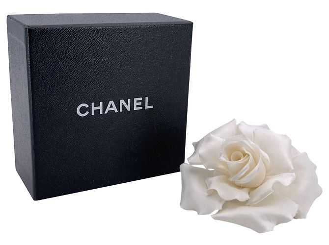 Timeless Spilla in seta vintage Chanel Camelia Bianco - vista 2