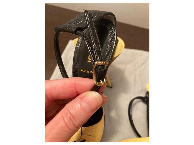 Sandali Fendi in pelle di serpente gialla 37 Giallo - vista 12